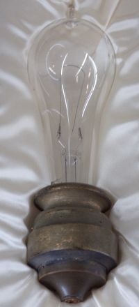 Edisonova žárovka z muzea
